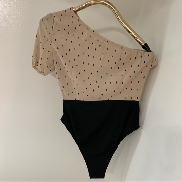 *NWT* Nasty Gal One Sleeve Polka Dot Bodysuit - Picture 5 of 9